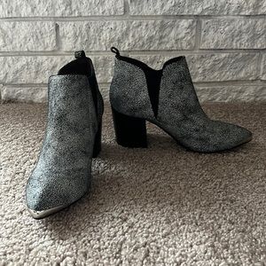 Report Signature Toby booties!